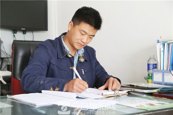 做中药产业文章 培育种养大户规模化经营