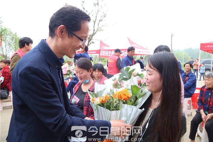 颍州区举办慰问贫困母亲公益活动