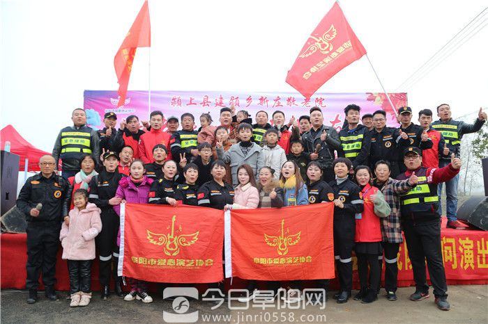 爱心红马甲 情暖建颍乡