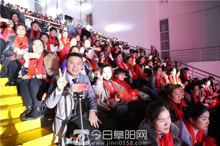 阜阳商厦成功举办开业30周年大型表彰庆典晚会