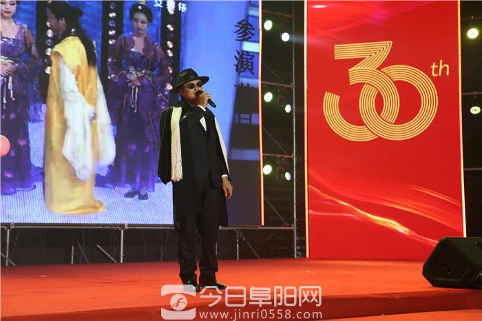阜阳商厦成功举办开业30周年大型表彰庆典晚会