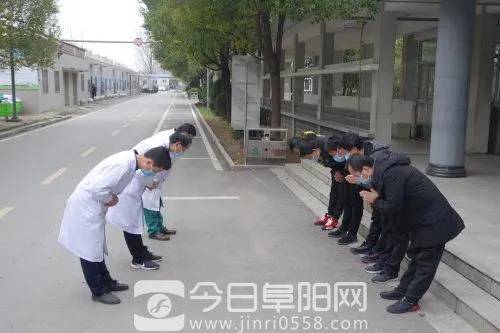 振奋人心即将清零,今天上午“这群人”全部撤离 振奋人心即将清零,今天上午“这群人”全部撤离