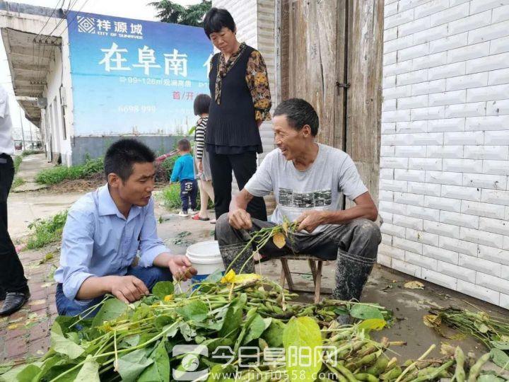 记者节，他依然在路上……