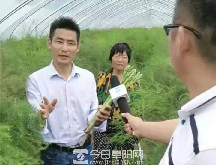 记者节，他依然在路上……