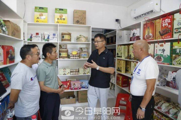 记者节，他依然在路上……
