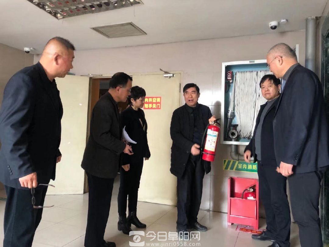 阜阳商厦组织开展冬季消防安全演练