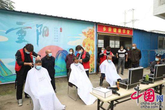 阜阳市第五人民医院重阳节开展关爱老人义诊活动