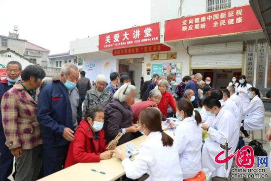 阜阳市第五人民医院重阳节开展关爱老人义诊活动