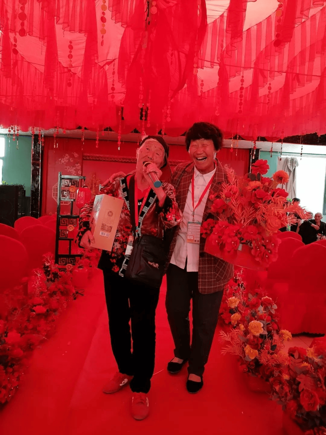 安徽阜南洪桥镇万亩虾田水稻开镰收割！富硒虾田米喜获丰收......