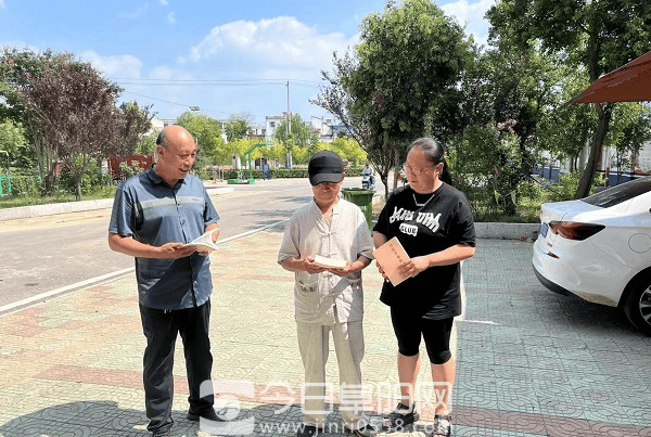 阜南县郜台乡开展“乡村阅读季”为党员和群众送书活动 阜南县郜台乡开展“乡村阅读季”为党员和群众送书活动