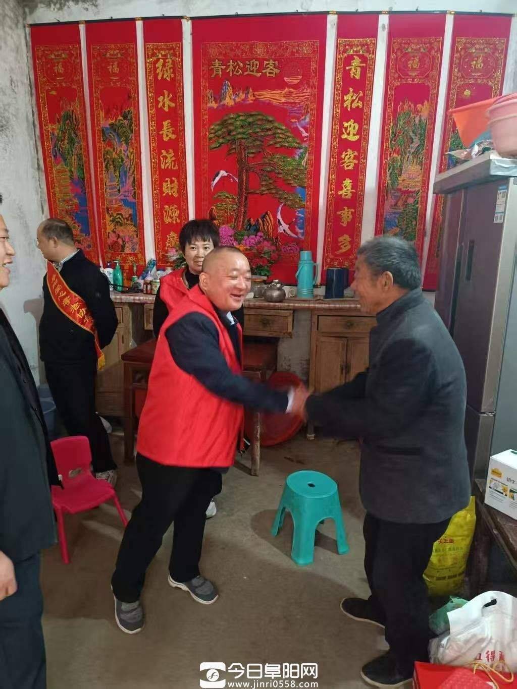 阜阳市爱心孝老协会赴蒙洼看望慰问困难群众 阜阳市爱心孝老协会赴蒙洼看望慰问困难群众