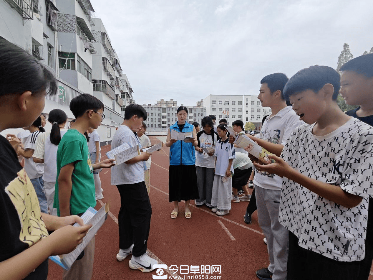 阜南县鹿城镇红旗社区走进学校开展“防灾减灾,安全‘童’行”知识宣传活动 阜南县鹿城镇红旗社区走进学校开展“防灾减灾,安全‘童’行”知识宣传活动